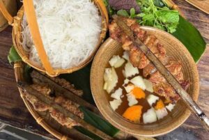 Bún Chả & Nem Phố Cổ - Quán bún chả Hồ Gươm “ăn là mê”