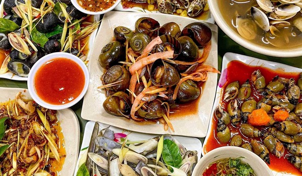Ốc nướng Tiểu Khu - quán ốc nổi tiếng tại Hà Nội gần đây 