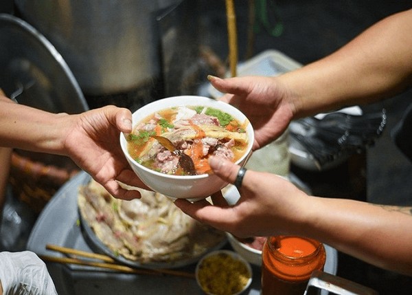 Phở Gánh Hàng Chiếu - Quán phở Hà Nội mang đậm hương vị truyền thống