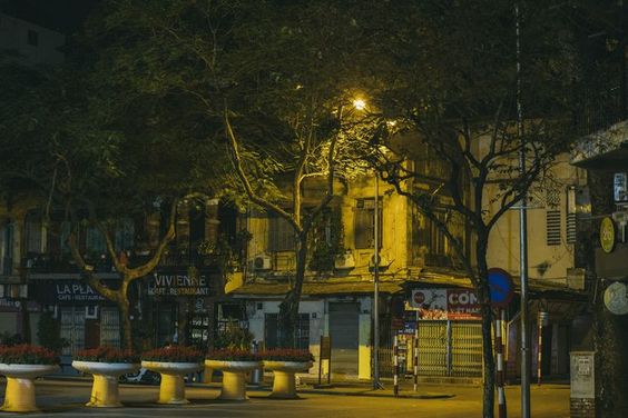 Con phố Hà Nội về đêm tuyệt đẹp 