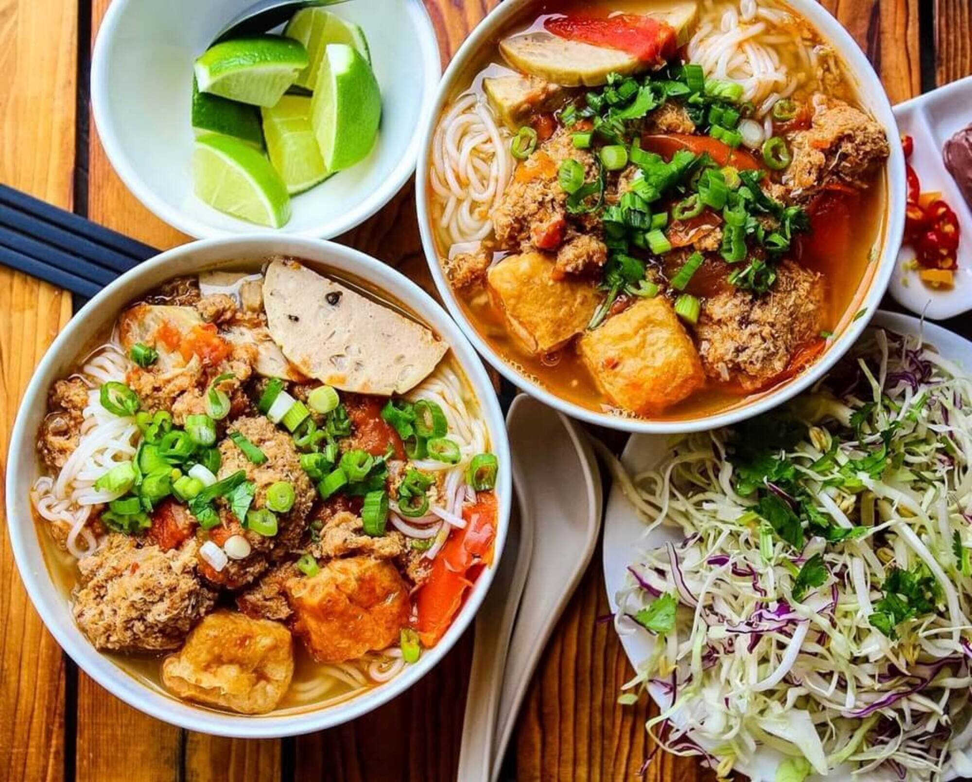 TOP 5 QUÁN BÚN RIÊU ĐỐNG ĐA BẠN NÊN THỬ MỘT LẦN