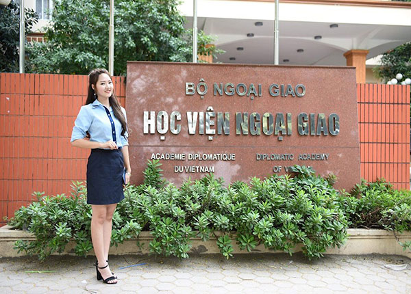 Cổng trường Học viện Ngoại giao Việt Nam