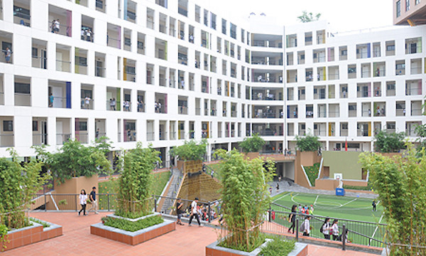 Trường Marie Curie ở Hà Nội là một trong các trường dân lập ở Hà Nội nổi tiếng, đa cấp học từ tiểu học đến trung học phổ thông