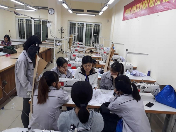 Trường trung cấp nghề may và thiết kế thời trang Hà Nội 