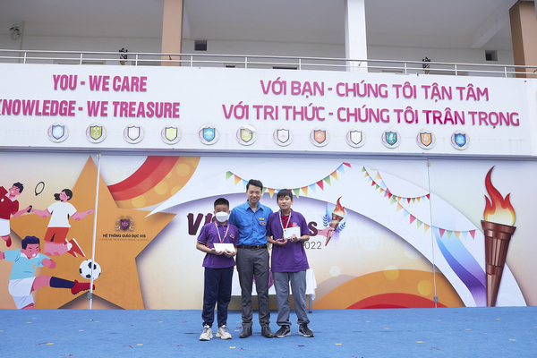 Trường phổ thông Quốc tế ở Hà Nội không chỉ có trình độ chuyên môn cao mà còn tận tụy và đam mê với công việc giảng dạy