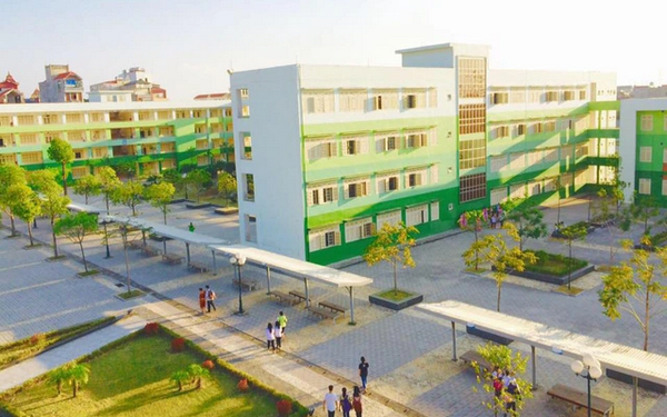 Trường chuyên Nguyễn Huệ, nằm ở quận Hà Đông, là một trong những trường điểm hàng đầu của khu vực này