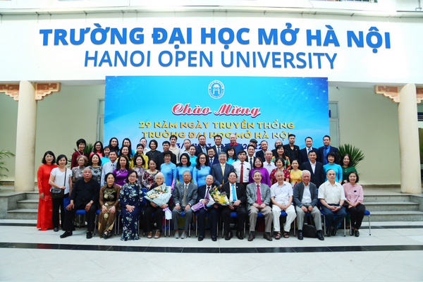 Đội ngũ cán bộ tại Đại học Mở Hà Nội