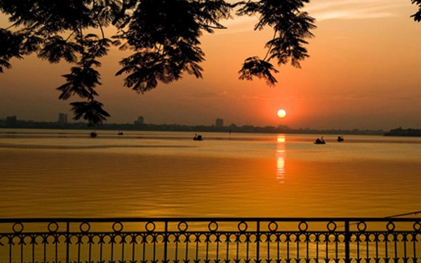 Hình ảnh hoàng hôn hồ Tây Hà Nội 