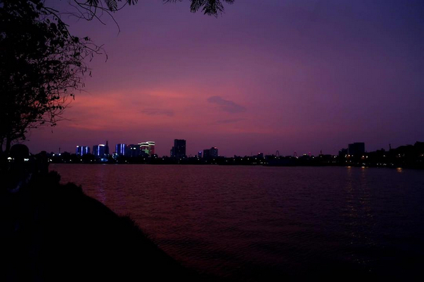 Hình ảnh hồ Tây Hà Nội về đêm thật đẹp 