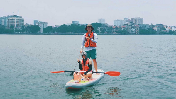 Hình ảnh chèo thuyền kayak hồ Tây Hà Nội 