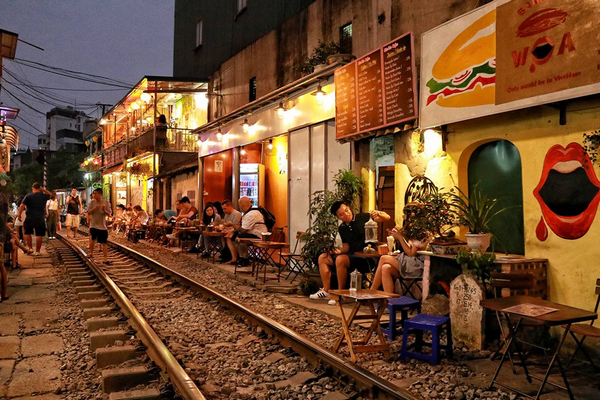 Ảnh hình nền con phố đường tàu Hà Nội 