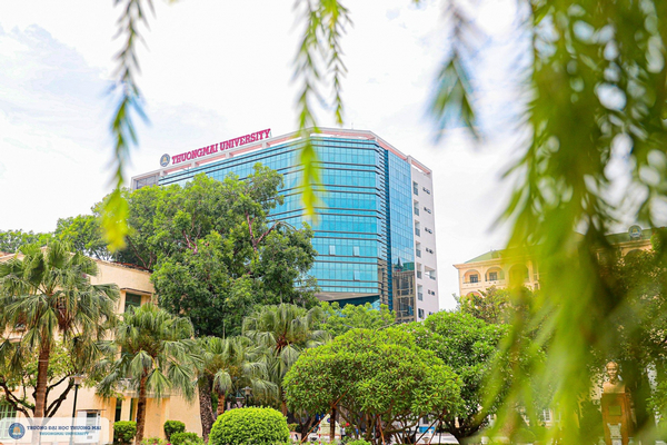 Trường đại học Thương Mại đã có hơn nửa thế kỷ trong lĩnh vực đào tạo và phát triển quản trị kinh doanh tại Hà Nội