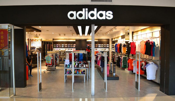 Chiin Store là cửa hàng Adidas Hà Nội được rất nhiều người yêu thích