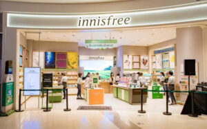 Innisfree Vietnam là một thương hiệu mỹ phẩm nổi tiếng đến từ Hàn Quốc và đã có mặt tại nhiều quốc gia trên thế giới, trong đó có Việt Nam