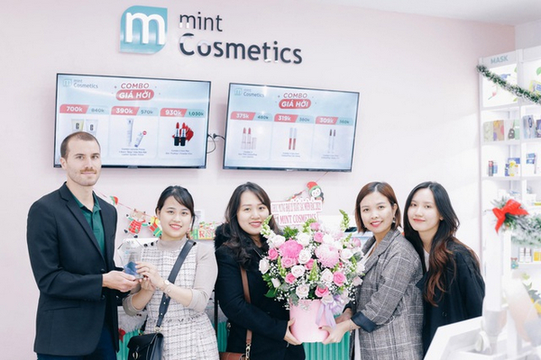 Mint Cosmetics là một trong những thương hiệu mỹ phẩm uy tín tại Hà Nội, với nhiều chi nhánh trải dài trong thành phố