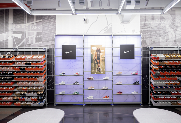 Nike Tôn Đức Thắng là một trong những địa chỉ phải điểm của những người đam mê giày Nike tại Hà Nội