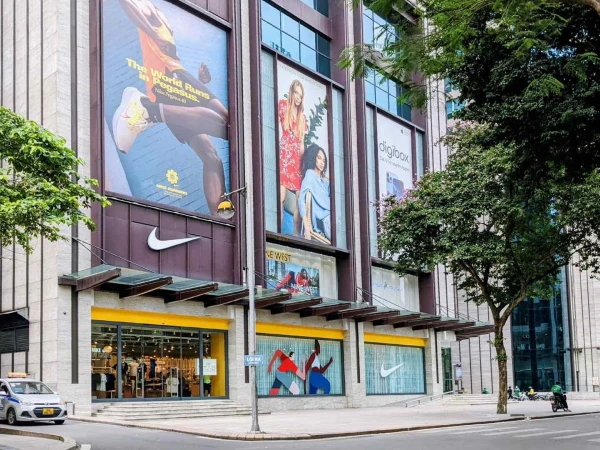 Nike Royal City - cửa hàng Nike tại Hà Nội  nhiều ưu đãi