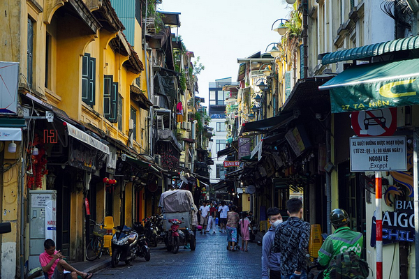 Trong các lịch trình du lịch những danh lam thắng cảnh ở Hà Nội, Phố cổ luôn là điểm đến được nhiều du khách lựa chọn