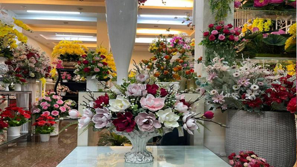 Cửa hàng Hoa Bốn Mùa sẽ đem đến cho quý khách hàng những sản phẩm chọn lọc vô cùng đặc biệt với chủ đề hoa lụa Hà Nội