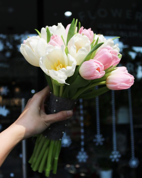 Lux Flowers được xem là cửa hàng bán hoa Tulip nổi tiếng tại Hà Nội gần đây