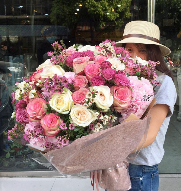 Talia Flowers là một tượng điểm lấy cảm hứng từ vẻ đẹp của hàng triệu bông hoa nhập khẩu từ khắp nơi trên thế giới ở Hà Nội 