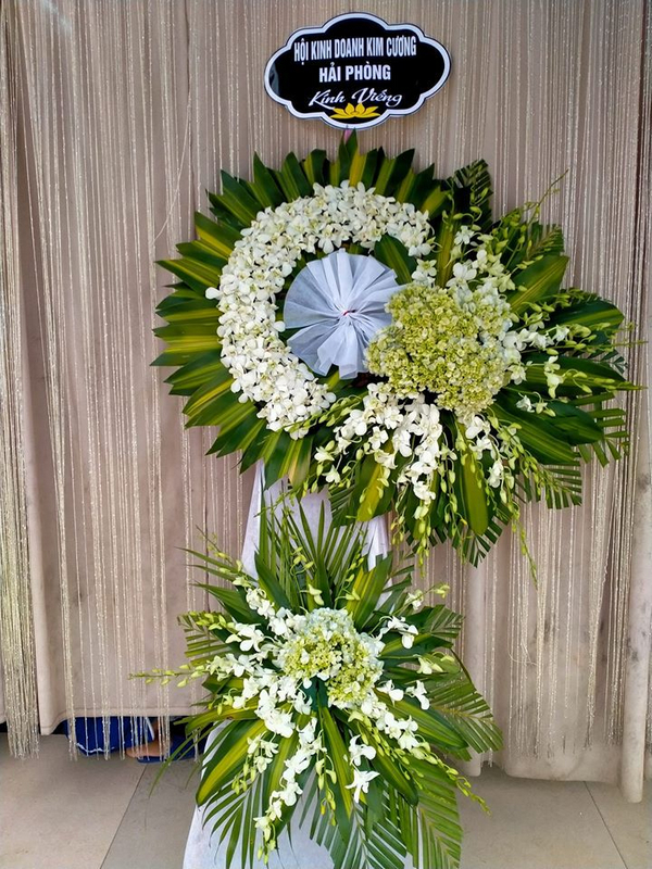 Shop hoa tươi MrHoa - đơn vị chuyên hoa tang lễ ở Hà Nội đông khách 