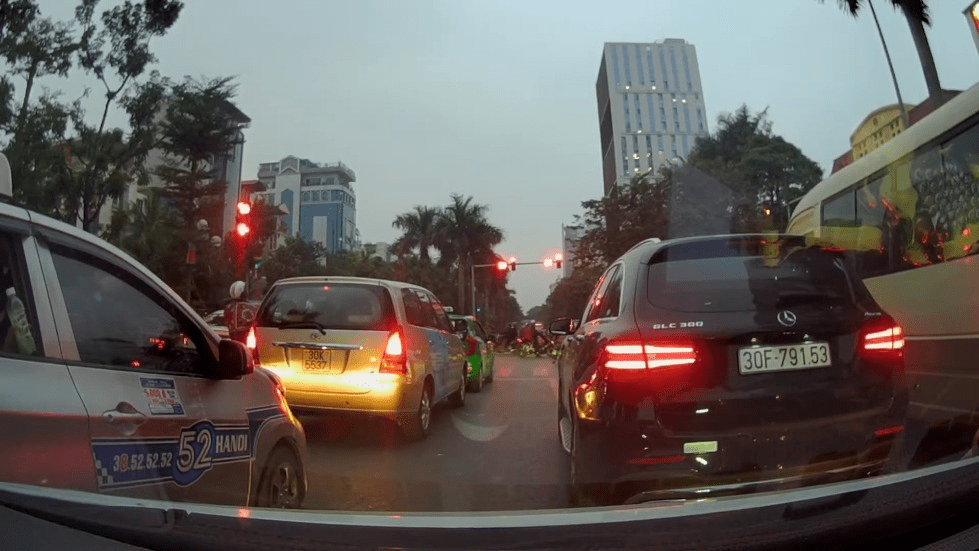 Tình hình giao thông ở đường Hoàng Quốc Việt Cầu Giấy Hà Nội