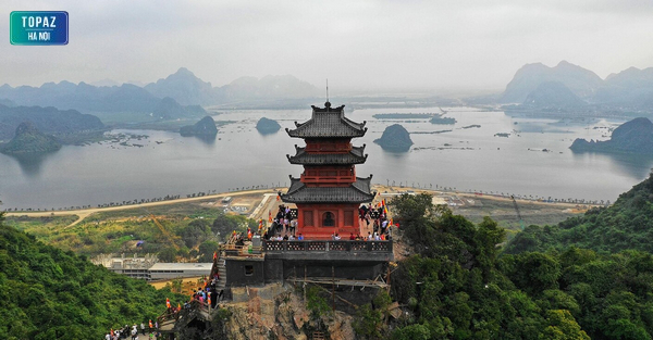 Hình ảnh toàn cảnh chùa Hương nhìn từ xa 