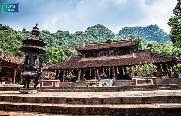 Hình ảnh toàn cảnh chùa Hương cổ kính và trang nghiêm