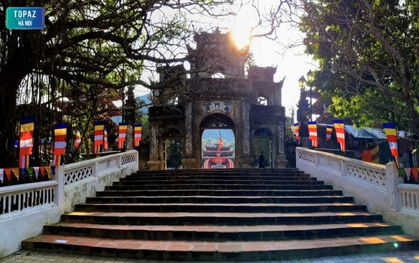 Hình ảnh chùa Hương lung linh mờ ảo dưới ánh mặt trời 