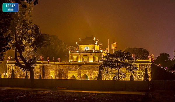Hình ảnh Hoàng Thành Thăng Long vào ban đêm thật thơ mộng 