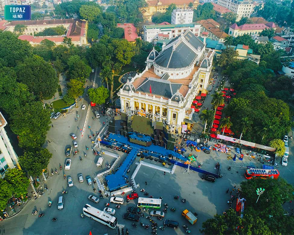 Hình ảnh nhà hát Lớn Hà Nội nhìn từ xa