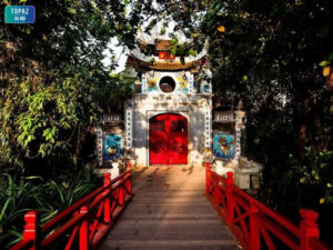Hình ảnh đền Ngọc Sơn dưới ánh nắng mùa hè