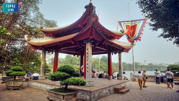 Hình ảnh đền Ngọc Sơn mùa lễ hội