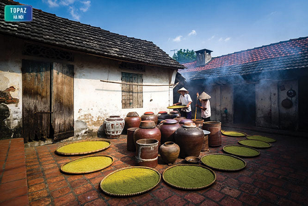 Những chum tương truyền thống tại làng cổ Đường Lâm 