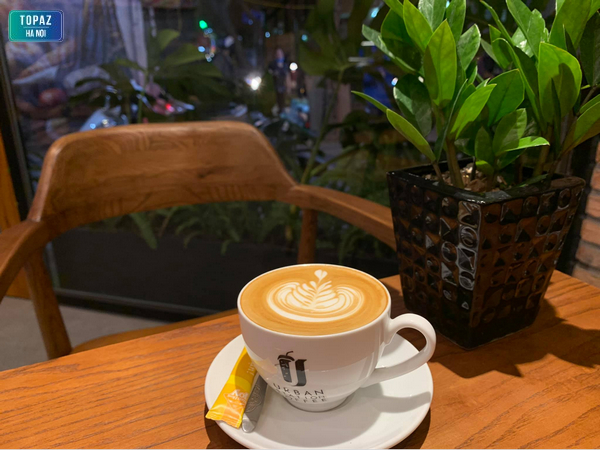 Đồ uống tại Urban Station Coffee được trang trí bắt mắt 