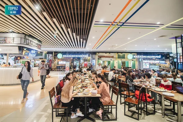 Khu vực ăn uống tại Aeon Mall Long Biên với nhiều nhà hàng, quán ăn nổi tiếng 