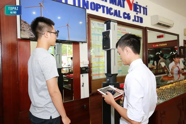 Cửa hàng kính mắt Việt Tín được nhiều bạn trẻ tin dung trong thời gian gần đây 