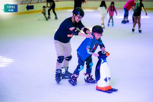Sân trượt băng Royal City – Ice Rink cho mọi lứa tuổi 