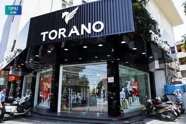 Cửa hàng Torano tọa lạc tại tuyến phố lớn tại Hà Nội