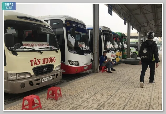 Những tuyền xe tại bến xe Yên Nghĩa hoạt động liên tục trong ngày 