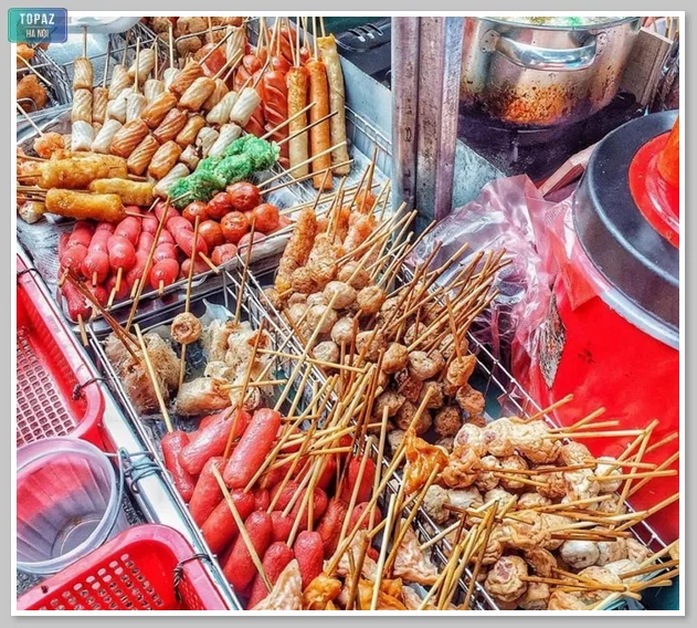 Khu vực ẩm thực ở chợ Phùng Khoang Hà Nội 