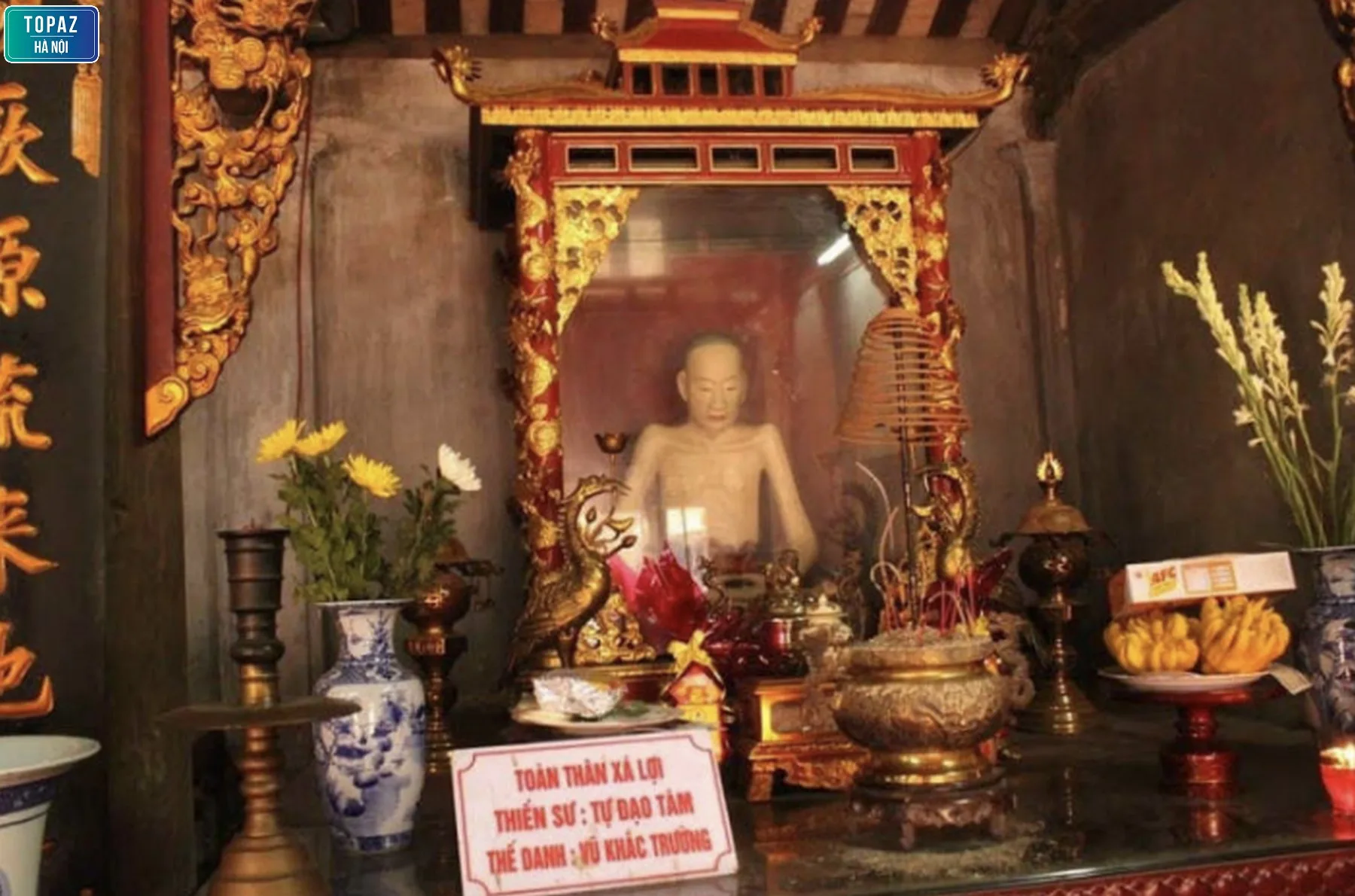 Bức tượng quý ở trong chùa Đậu 