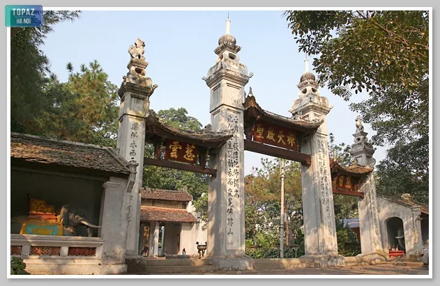 Hình ảnh cổng tam quan ở chùa Láng uy nghi 