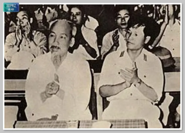 Hình ảnh đại tướng Nguyễn Chí Thanh và Bác Hồ 