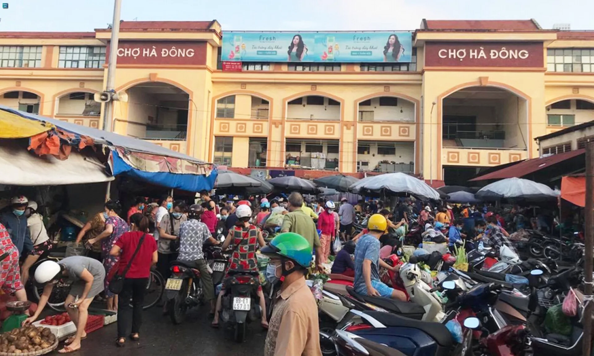 Chợ Hà Đông không chỉ là một địa điểm mua sắm quen thuộc, mà còn là nơi lưu giữ nét đẹp văn hóa lâu đời của người dân Hà Nội.