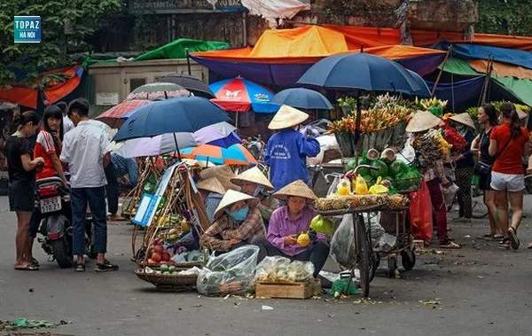 Mỗi lần ghé qua, bạn sẽ tìm thấy một món mới để thưởng thức, một góc nhỏ để ngắm nhìn nhịp sống hối hả mà vẫn thân thương.