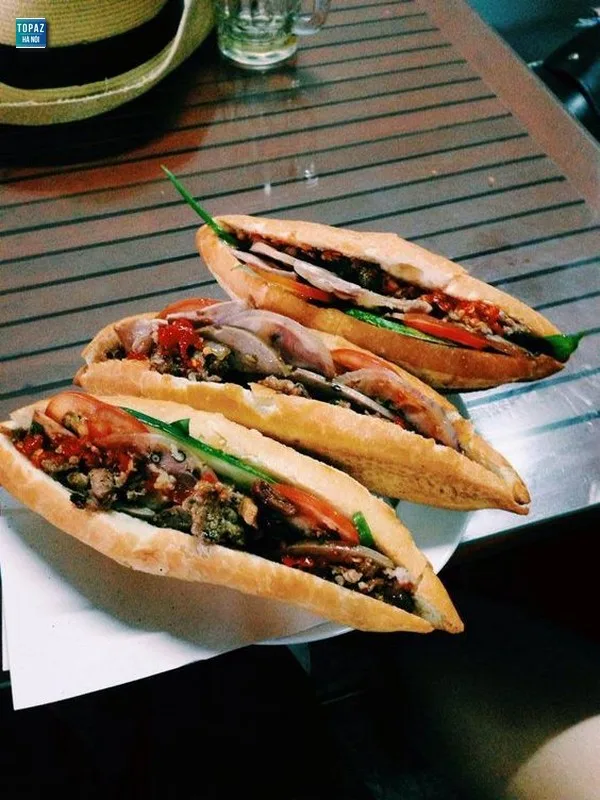 Bánh mì Vợ Ong Vàng