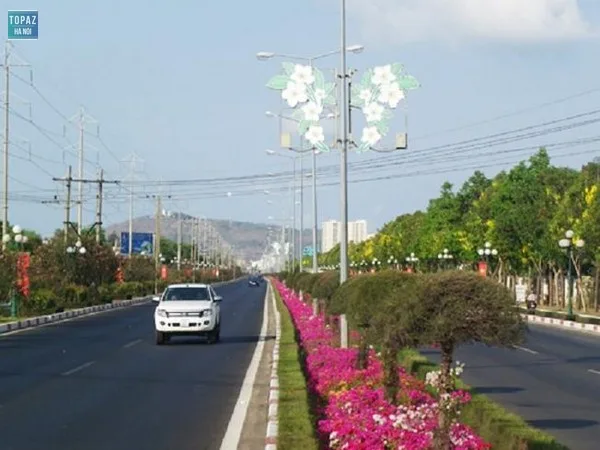 Đường Võ Nguyên Giáp thực tế là một đoạn đường thuộc cao tốc Nhật Tân - Nội Bài, kết nối Hà Nội với sân bay Nội Bài.