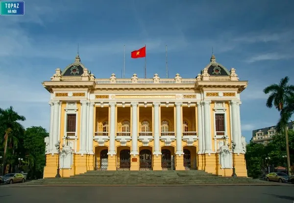 Nhà hát lớn Hà Nội biểu tượng nghệ thuật của Hà Nội, tổ chức các buổi hòa nhạc, ballet và sự kiện quốc tế.